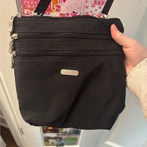 BAGGALLINI SMALL BLACK CROSSBODY